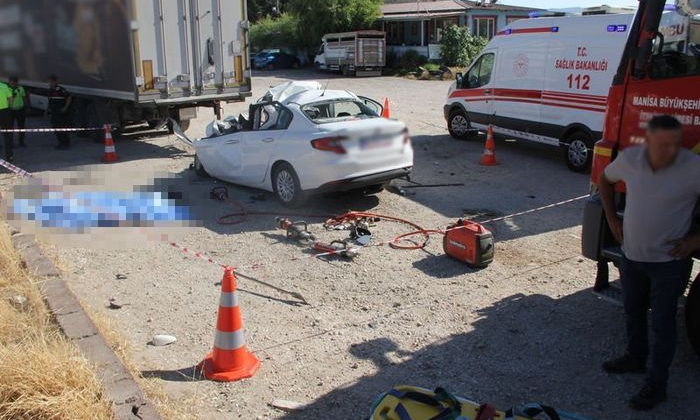 Manisa'da feci kaza! Baba ve 3 çocuğu hayatını kaybetti