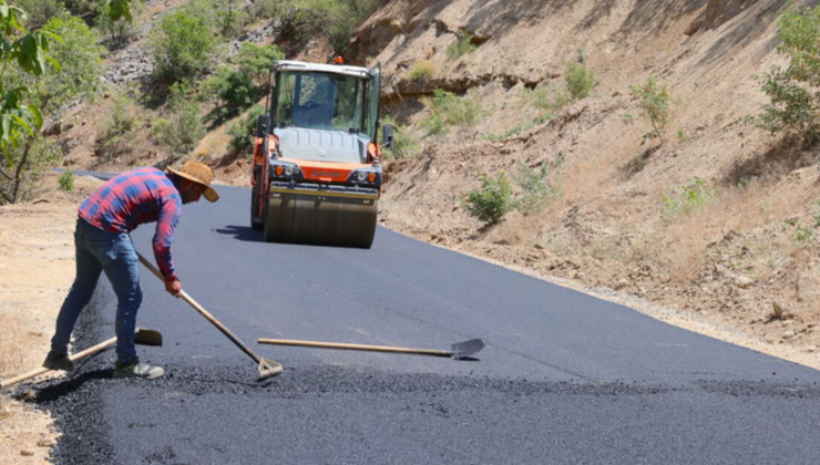 Hakkari'de hedef 100 kilometre sıcak asfalt
