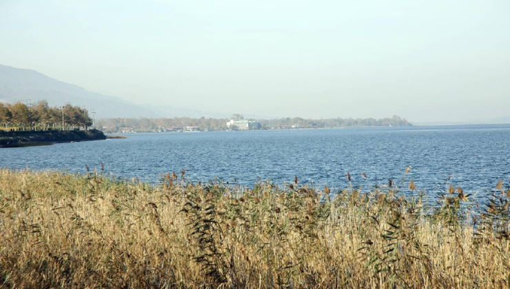 Sapanca Gölü'nde mahsur kalan 17 kişi jandarma ekiplerince kurtarıldı