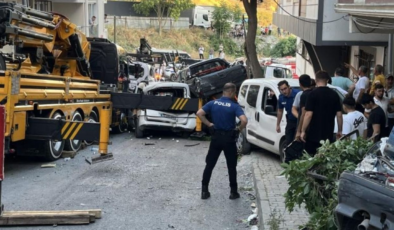 Başakşehir'de vinç kontrolden çıktı: 23 araç hasar gördü
