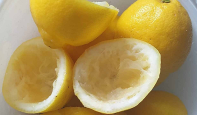 35 yıllık narenciye çiftçisi gizli sırrını paylaştı: Limon kabuklarını çöpe atıyorsanız atmayın
