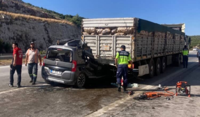 Adana'da TIR'a arkadan çarpan araçtaki beş kişi hayatını kaybetti