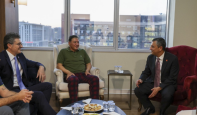 Özgür Özel'den Murat Emir'e ziyaret