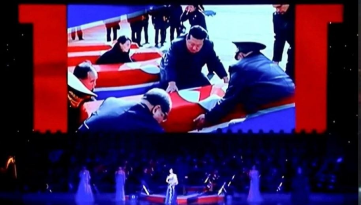 Kuzey Kore lideri Kim Jong-Un, tabuta sarılarak acı acı veda etti