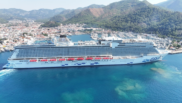 Aroya kruvaziyeri 1750 yolcusuyla Marmaris'e geldi