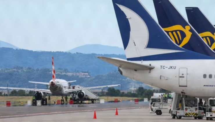 Uçak motoruna kendini attı, yolcular o anları anlattı