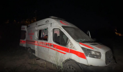 Hasta taşıyan ambulans kaza yaptı, 2 kişi yaralandı