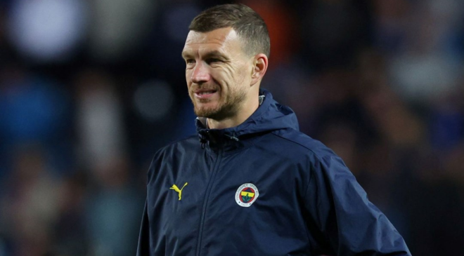 39 yaşındaki Dzeko, yeni takımına imzayı attı