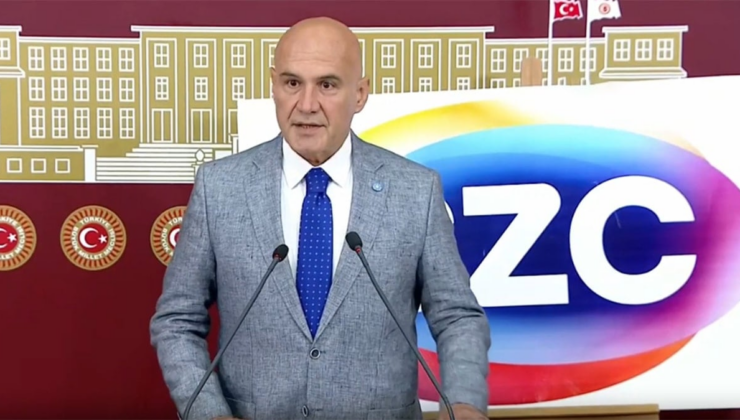 İYİ Partili Çömez'den ekran karartma cezası verilen Sözcü TV'nin logosunun önünde açıklama