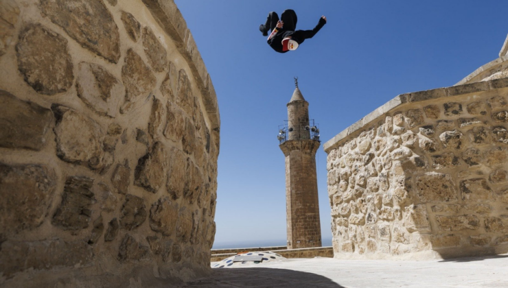 Tarihi Mardin çatılarında sınırları zorladılar