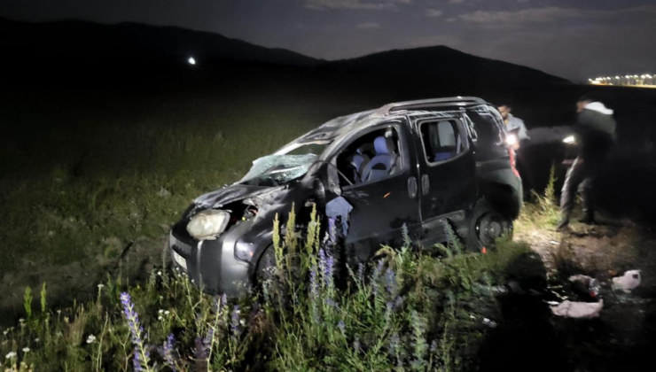 Kars'ta otomobil devrildi: 4 yaralı