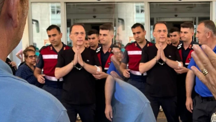 Yurttaşlar Mehmet Murat Çalık için Beylikdüzü Belediyesi önünde buluştu