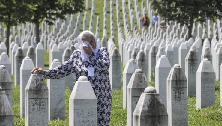 Avrupa'da birçok ülke, Srebrenitsa Soykırımı'nın 30. yılında kurbanları andı