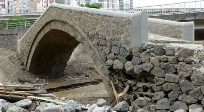200 yıllık köprüde yıkılma tehlikesi
