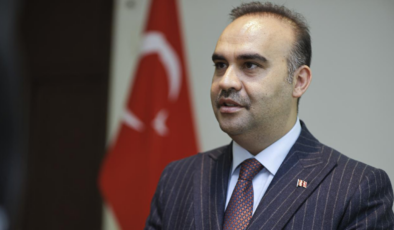 Bakan Kacır'dan LGS'de yüzde 1'lik dilime giren öğrencilere TÜBİTAK Fen Lisesi daveti