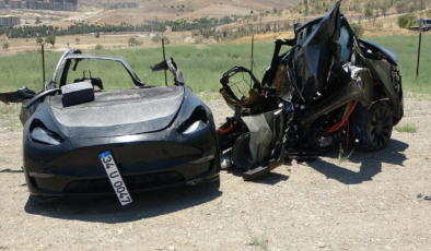 Malatya'da kaza yapan araç ikiye bölündü, 2 kişi hayatını kaybetti