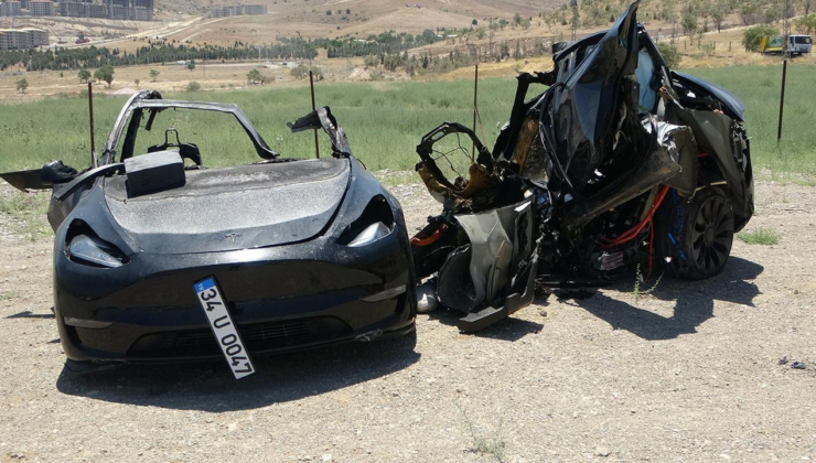 Malatya'da kaza yapan araç ikiye bölündü, 2 kişi hayatını kaybetti