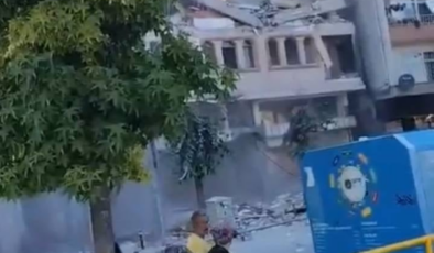 Yıkım yapılan bina çöktü! Ölümden kıl payı kurtuldular