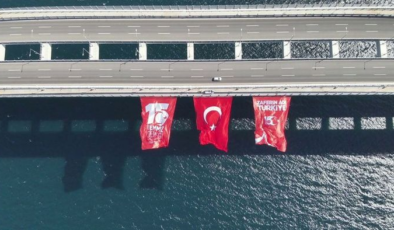 1915 Çanakkale Köprüsü'ne Türk bayrağı asıldı