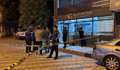 Manisa'da emlak ofisinde silahlı kavga: 1 ölü, 3 yaralı