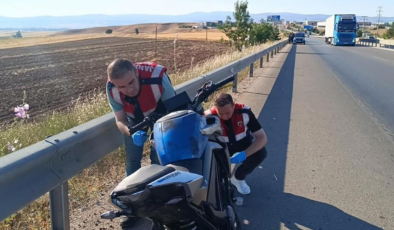 Bariyerlere çarpan motosiklet sürücüsü hayatını kaybetti