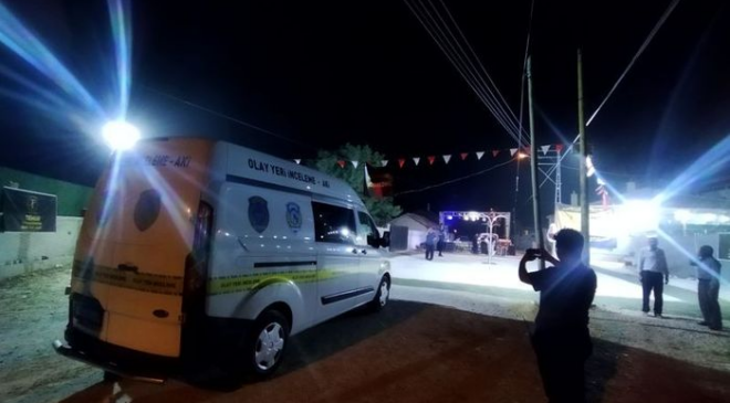 Düğünde pompalı tüfekle havaya ateş açıldı: 2 yaralı