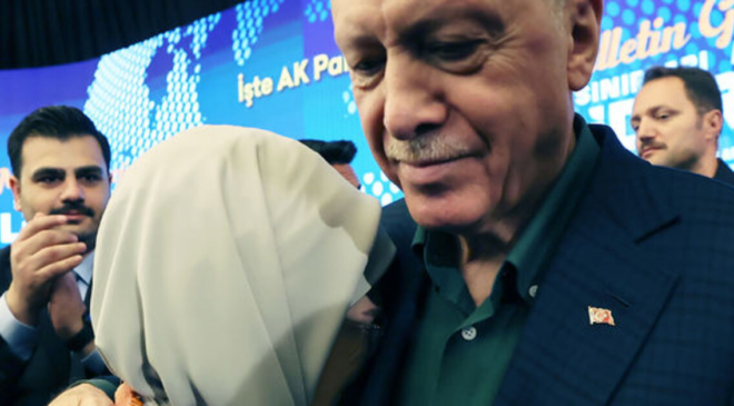 Emine Erdoğan gözyaşlarını tutamadı