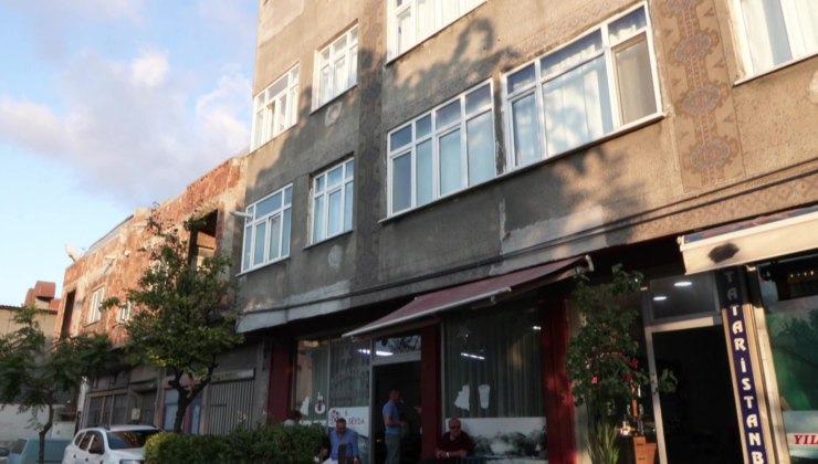 Kıraathane sahibiyle tartıştı diye müşterilerin üzerine çöp attı