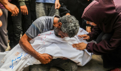 Katil İsrail ordusu Gazze'de yardım bekleyenlere yine ateş açtı: 21 kişi hayatını kaybetti