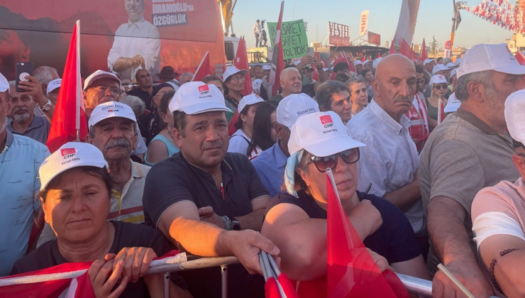 Malatya'da mahşeri kalabalık: Sıcağa aldırmadılar, demokrasi için alanlara koştular