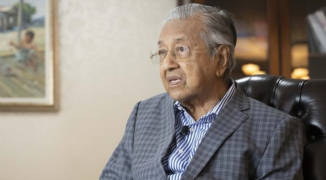 Malezya eski Başbakanı Mahathir, 100 yaşında, yorgunluk nedeniyle hastaneye kaldırıldı
