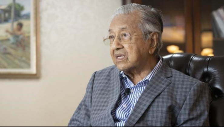 Malezya eski Başbakanı Mahathir, 100 yaşında, yorgunluk nedeniyle hastaneye kaldırıldı