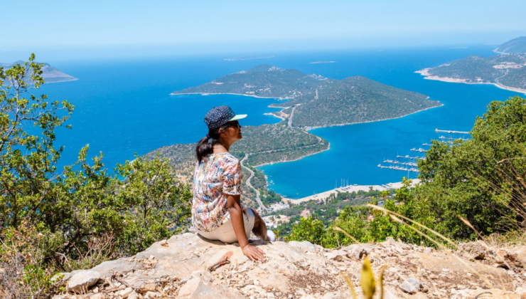 Bakan Ersoy açıkladı: Antalya'da turist sayısı rekoru!