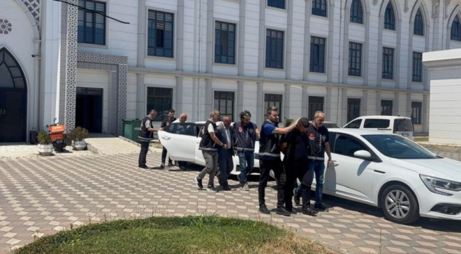 İki yeğenini öldürdü