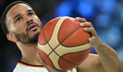 Yılın savunmacısı seçilen Babb, Anadolu Efes’te