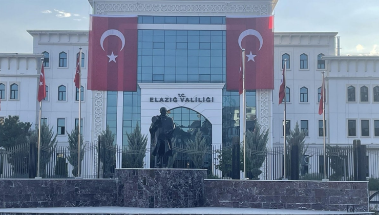 Vali, Atatürk’ü yok saydı! Devlet kurumuna Atatürk’ün resmi asılmadı