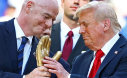 Trump'ın beklemediği protesto: Podyuma çıktı, tribünler yuhaladı