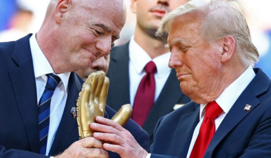 Trump'ın beklemediği protesto: Podyuma çıktı, tribünler yuhaladı
