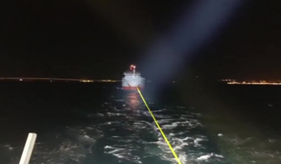 Çanakkale Boğazı'nda arızalanan Portekiz bayraklı kargo gemisi kurtarıldı