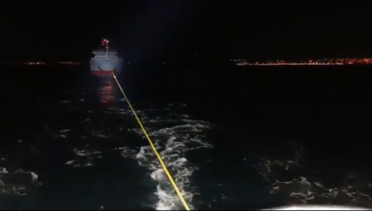Çanakkale Boğazı'nda arızalanan kargo gemisi kurtarıldı