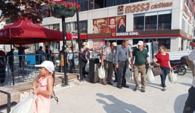 Tarlada 1, markette 10 lira! Belediyeden market fiyatlarına isyan: 50 ton karpuz bedava dağıtıldı