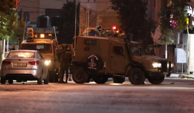 Soykırımcı İsrail askerleri Batı Şeria'da 35 Filistinliyi gözaltına aldı