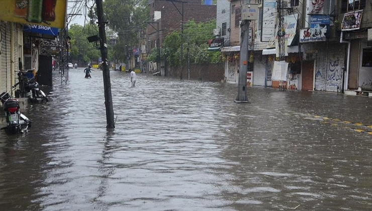 Pakistan'da sel felaketi: 111 ölü
