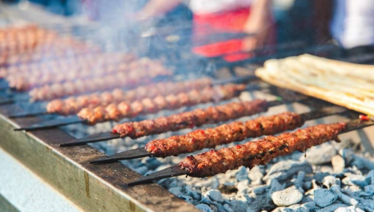Helal kebap diye yıllarca müşterilerine yaban domuz eti yedirdiği ortaya çıktı