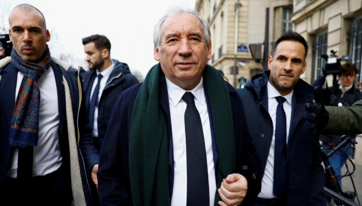 Fransa borçla mücadele için, iki resmi tatili kaldırmayı planlıyor