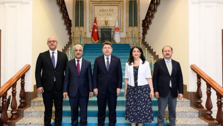 İmralı Heyeti siyasi parti turlarına yeniden başladı, ‘hukuki zemin’ vurgusu yaptı
