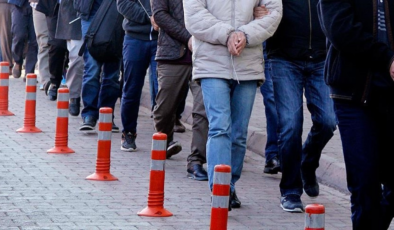 Bakan Yerlikaya duyurdu: 32 göçmen kaçakçısı ve 572 düzensiz göçmen yakalandı