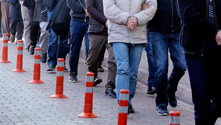 Bakan Yerlikaya duyurdu: 32 göçmen kaçakçısı ve 572 düzensiz göçmen yakalandı