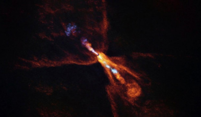 Astronomlar, uzak bir yıldızın etrafında yeni bir Güneş sisteminin oluşumunu ilk kez gözlemledi