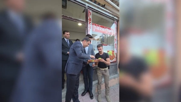 Vali çiğköfte yerine boş marul ikram etti
